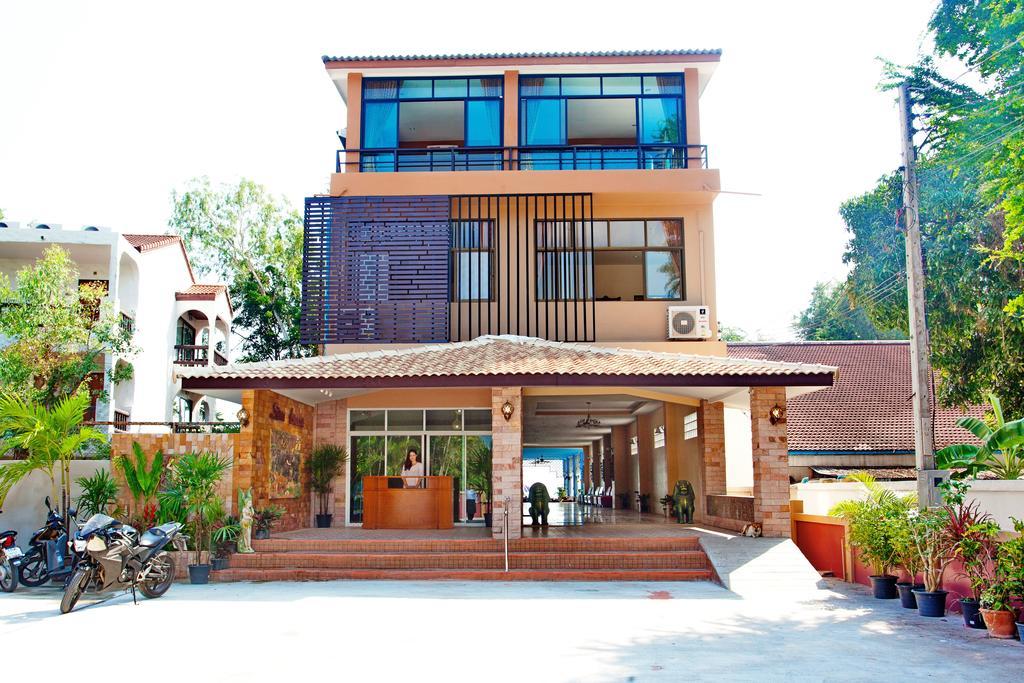 Sea Breeze Guest House Cha-Am Exterior photo